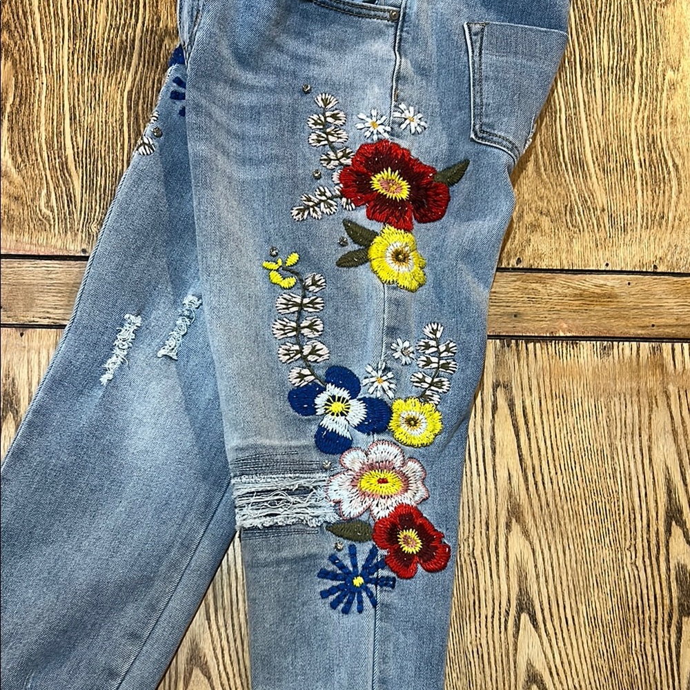 Embroidered Distressed Blue Jeans in box 18 - Picture 2 of 7
